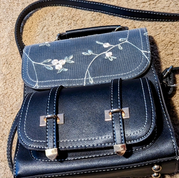 Purse - Picture 2 of 4